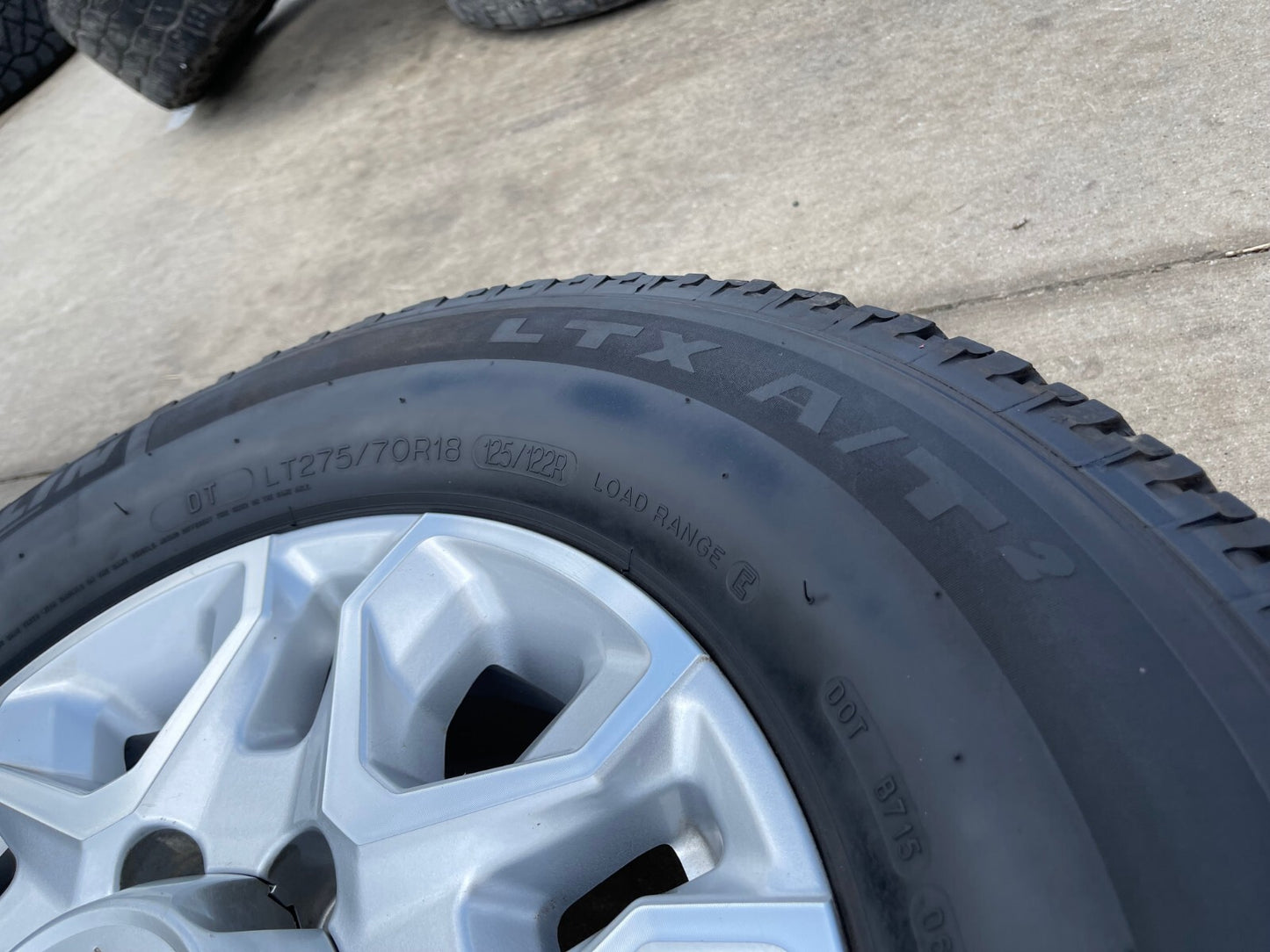 18" Chevy Silverado 2500 3500 OEM 5959 wheels rims MICHELIN LTX A/T2