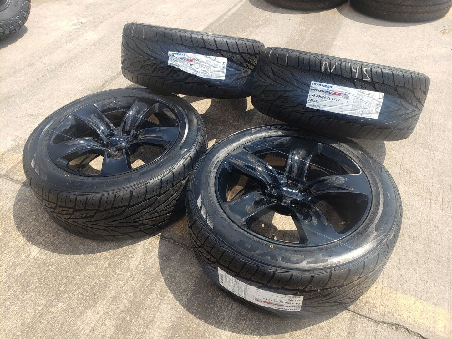 20" Jeep Grand Cherokee SRT Trackhawk OEM 9139 wheels rims tires NEW