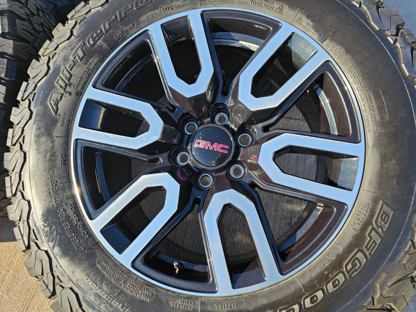 20" GMC Sierra Yukon Chevy OEM black 5914 5918 wheels rims tires BFG 35"