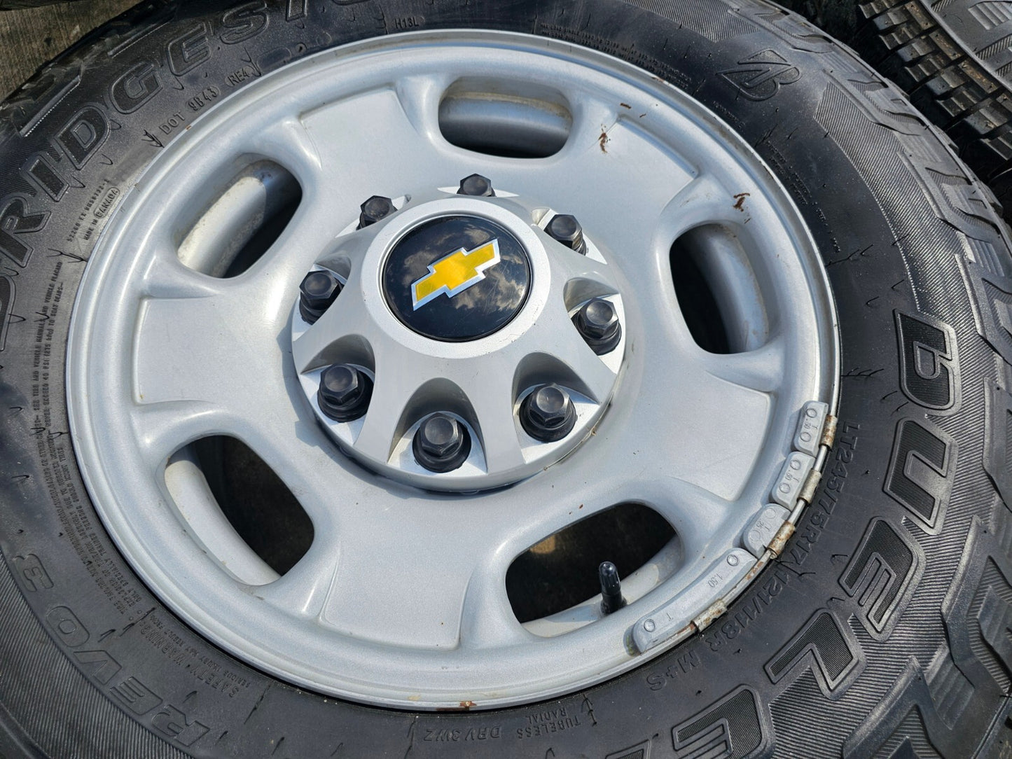 17" Chevy Silverado GMC Sierra 2500 OEM 8095 wheels rims DUELER Revo 3 A/T