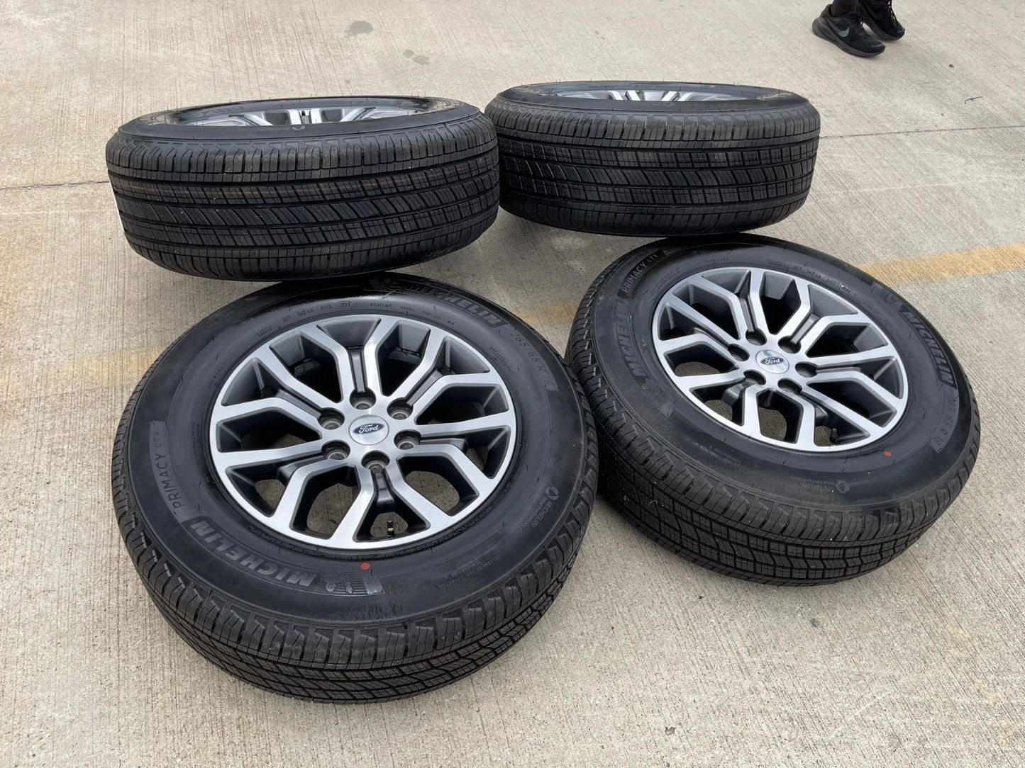 18" Ford F-150 Lariat OEM rims wheels 10342 tires NEW MICHELIN