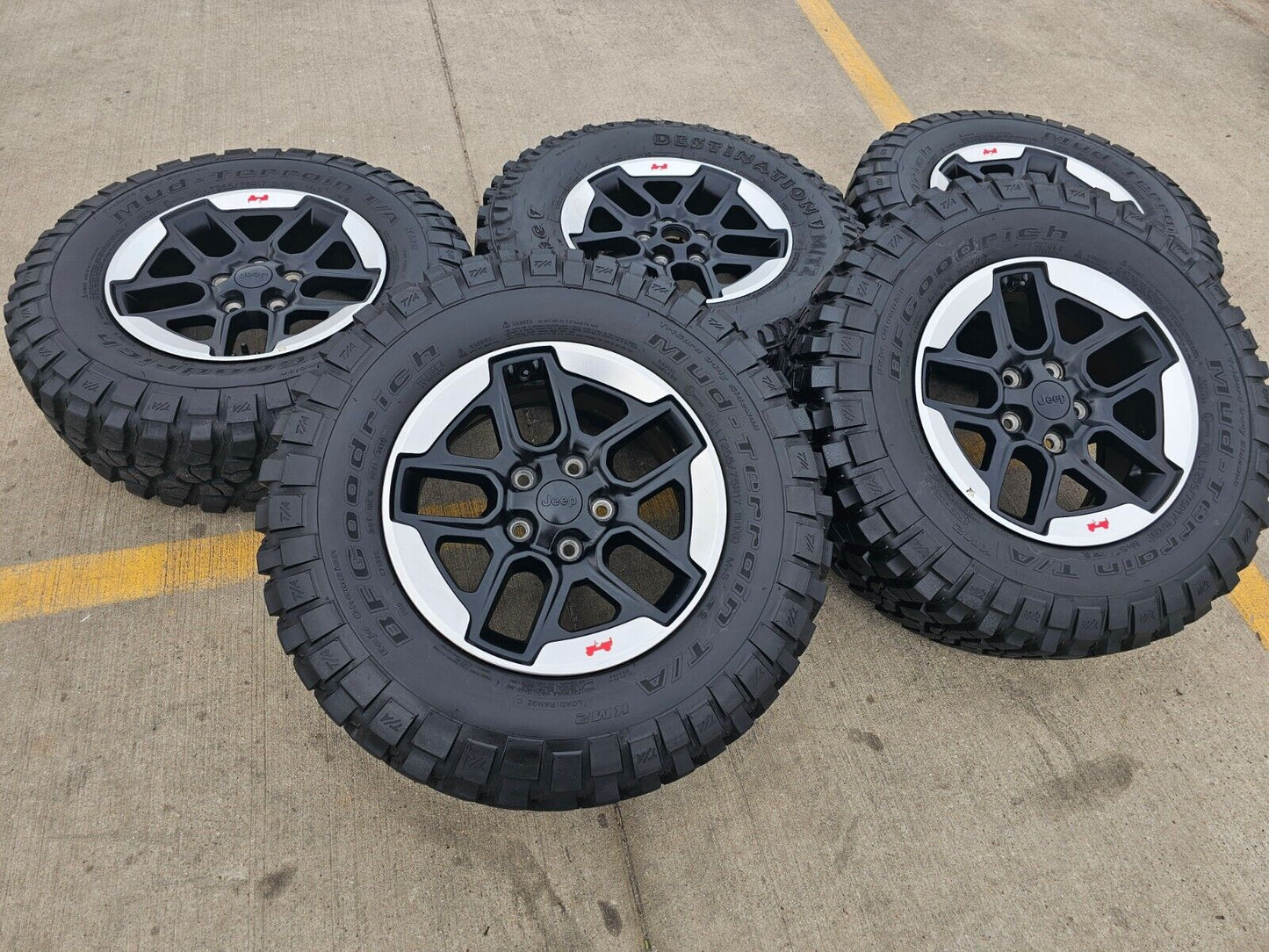 17" Jeep Wrangler Rubicon OEM Black wheels rims Gladiator 9219 tires