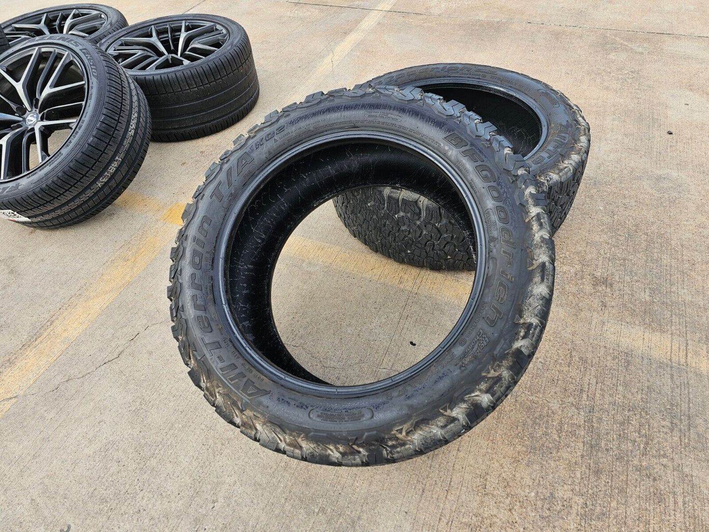 (1) 35x12.5x22 BFGoodrich BFG All Terrain A/T T/A KO2 tire 117R E 10 PLY