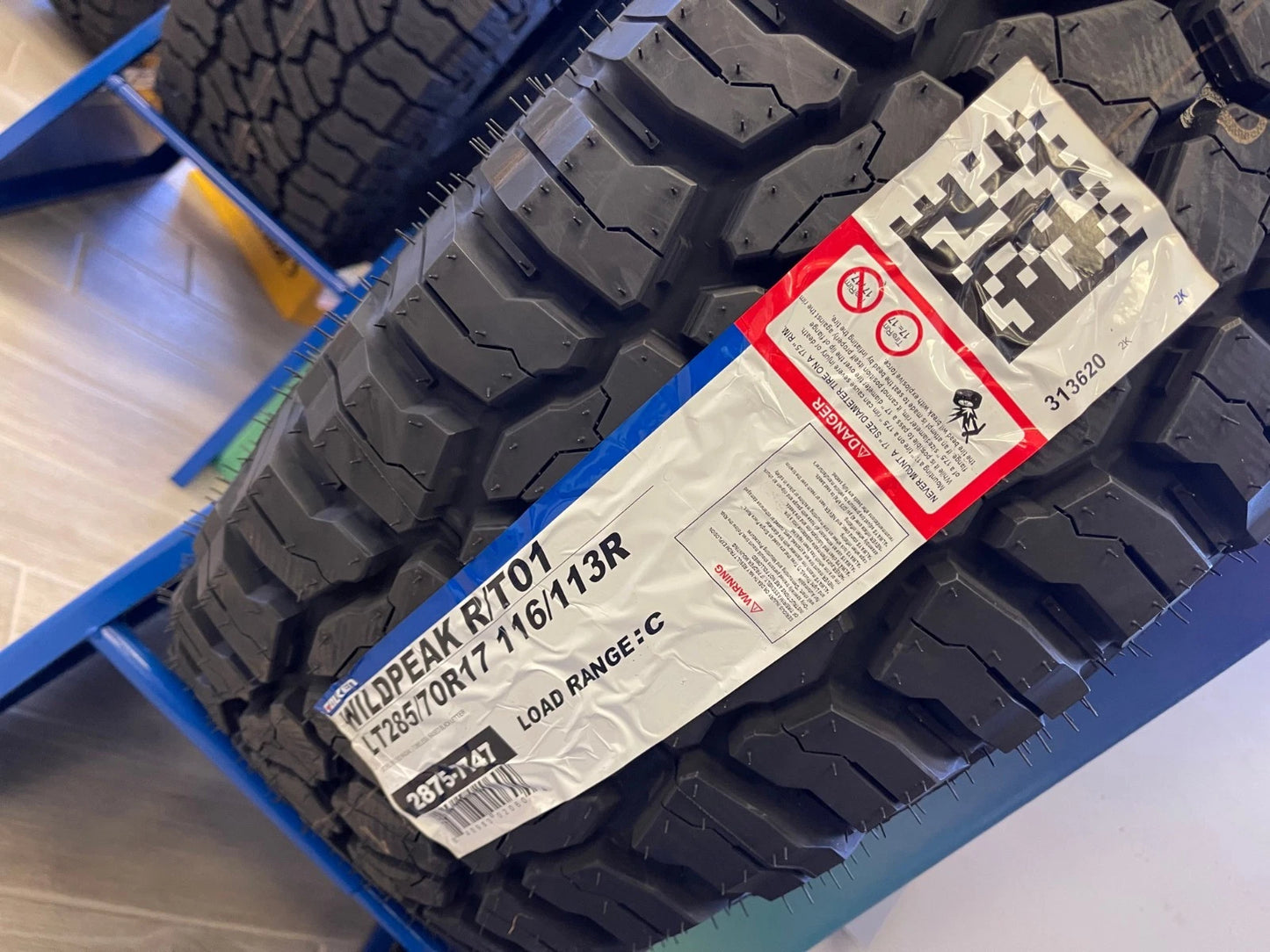 (1) 285/70/17 Falken Wildpeak R/T01 tire LT 6 ply load range C NEW