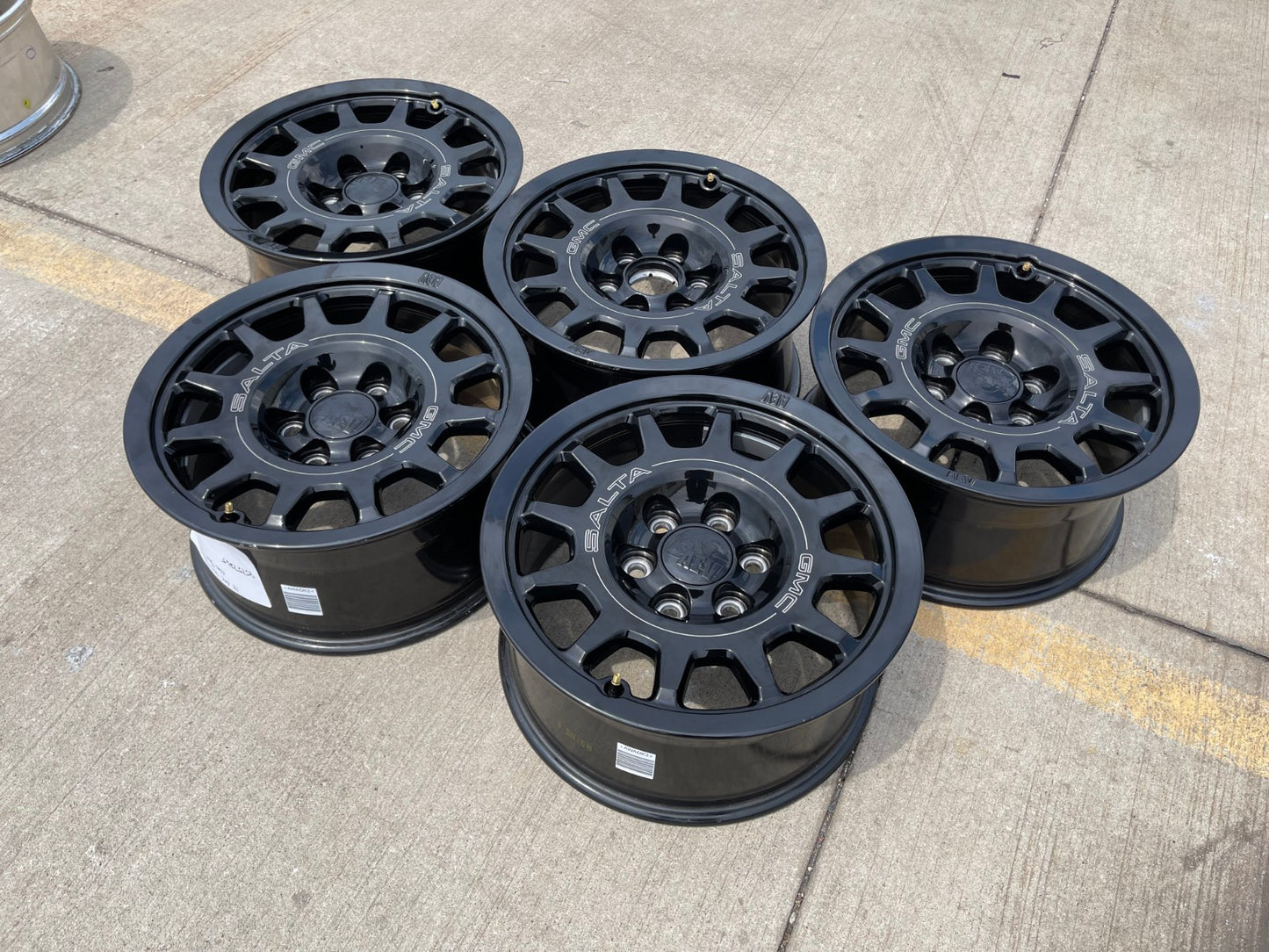 (5) 18" AEV SALTA GMC Sierra AT4X Chevy Silverado OEM rims wheels 2024 2025 2026