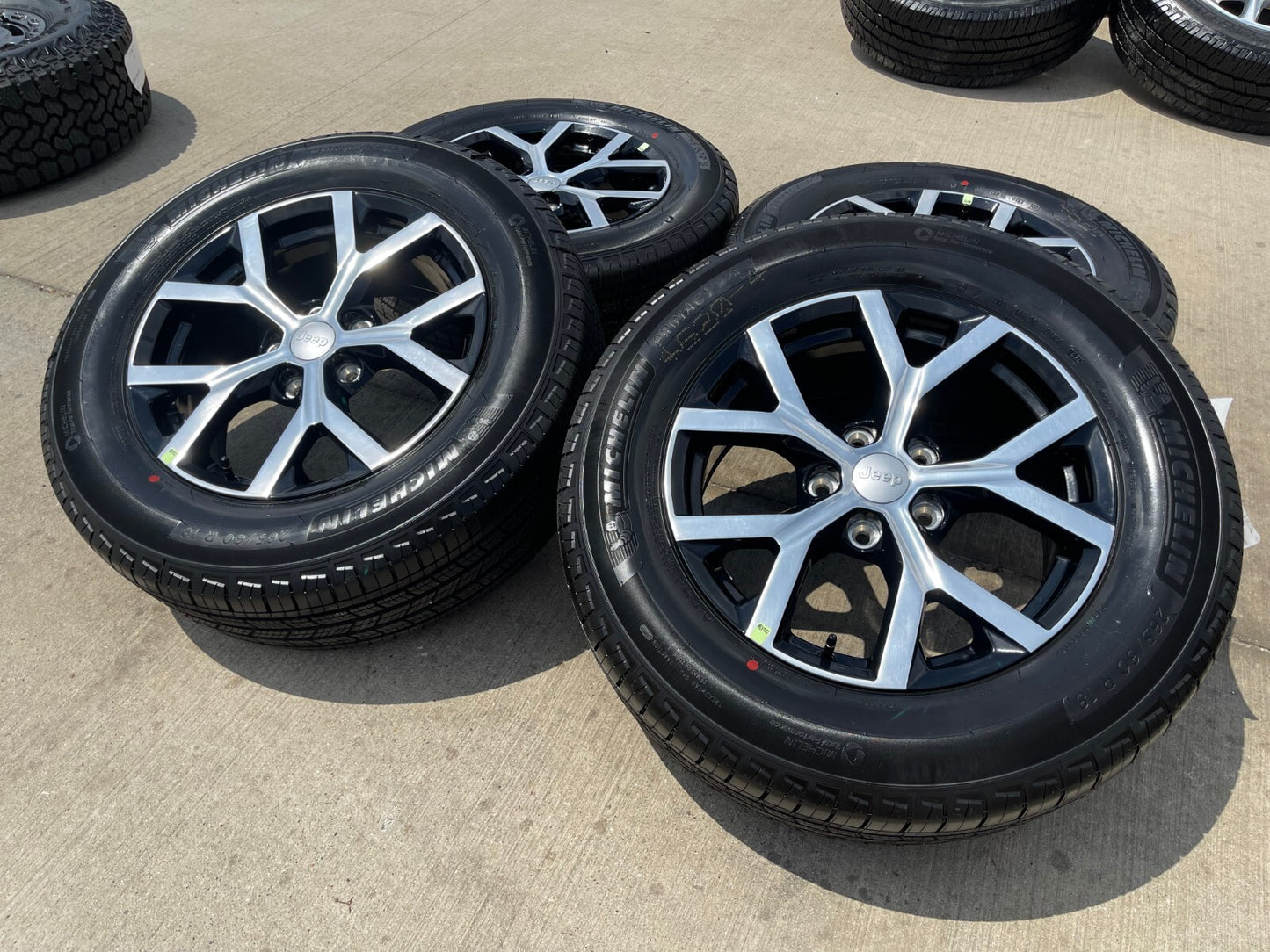 18" Jeep Grand Cherokee L OEM wheels rims 9285 Durango tires 2025 MICHELIN NEW