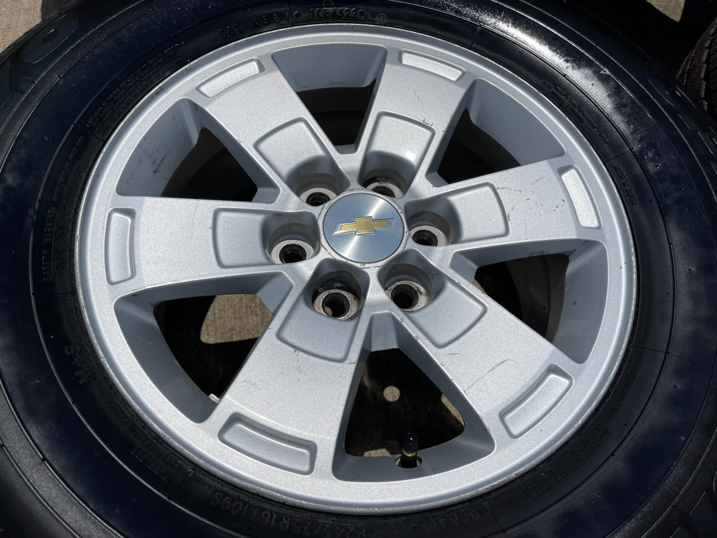 16" Chevy Colorado Z71 GMC Canyon OEM 5670 wheels rims tires
