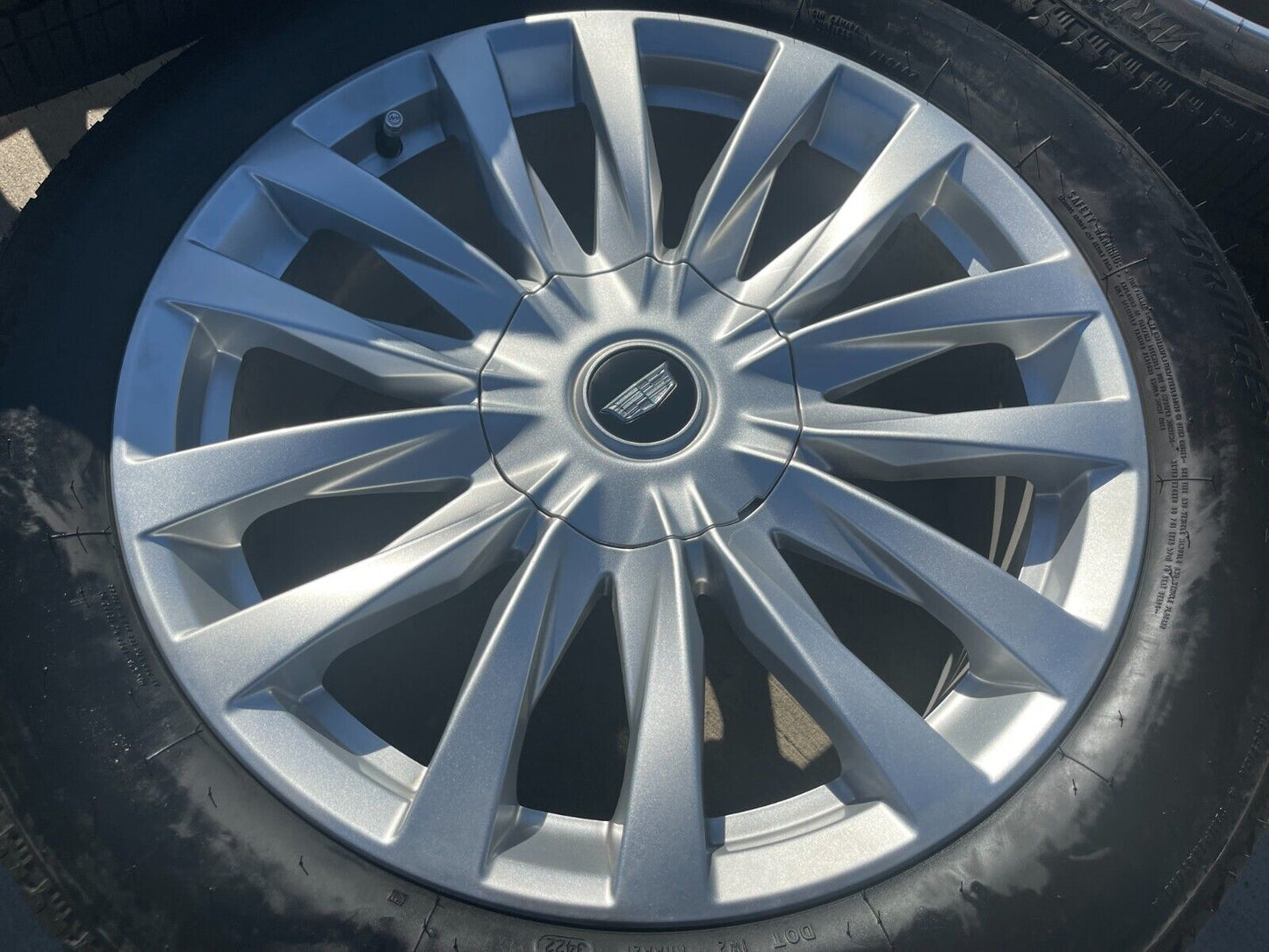 22" Cadillac Escalade Platinum OEM wheels rims 95026 tires