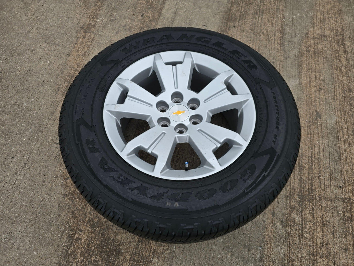 17" Chevy Colorado GMC Canyon OEM 5672 wheel rim tire 2019 2020 2021 2022 NEW