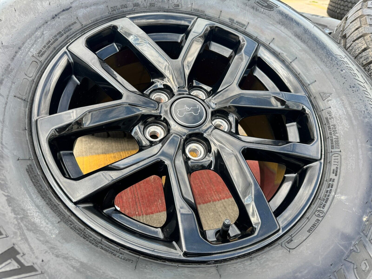 17" Jeep Wrangler Rubicon Sport OEM wheels rims 9301 95329 Gladiator 2023 2024