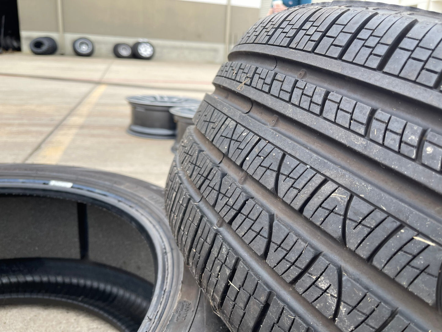 (1) 275/45/21 Pirelli Scorpion Verde A/S tire 110W 275/45r21 M+S LR PNCS