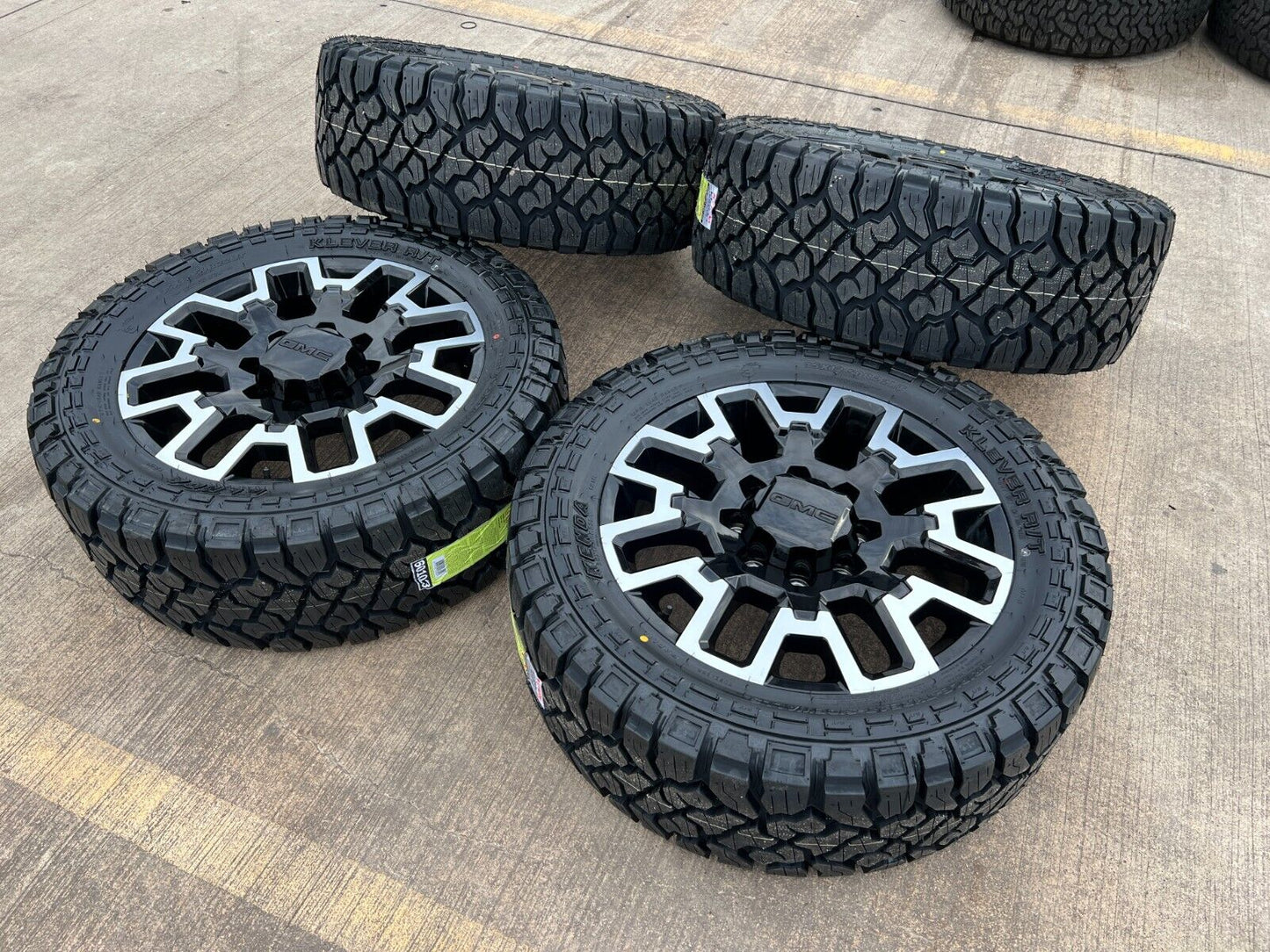 22" Chevy Silverado GMC Sierra 2500 OEM wheels rims 2024 2025 NEW R/T 35" tires