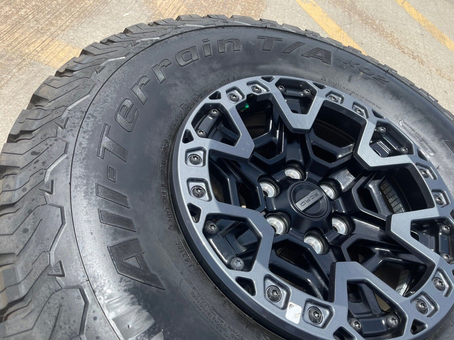 17" Ford F-150 Raptor R OEM BEADLOCK rim wheel 37" tire spare 2024 2025 NEW