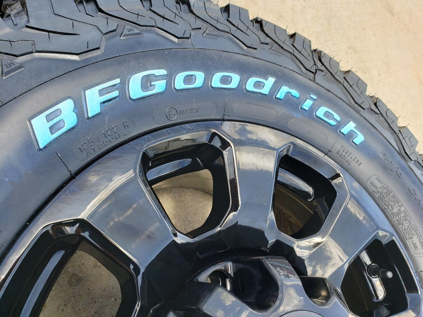 18" Ford F-250 F-350 TREMOR OEM wheels black 10481 tires BFG 2024 2025 NEW
