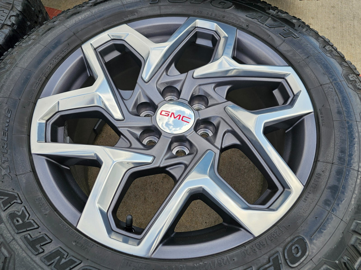 20" GMC Sierra Yukon AT4 Tahoe Silverado OEM wheels rims 95369 TOYO A/T2