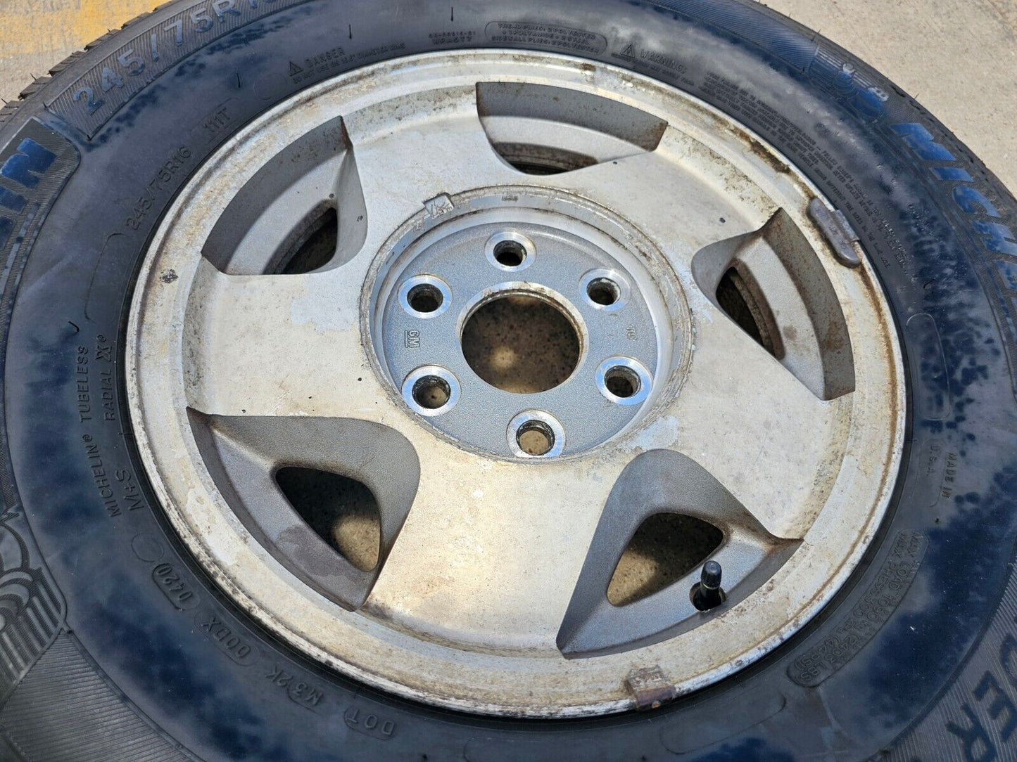16" Chevy Silverado 1500 Tahoe OEM 5015 wheel rim spare 2002 2003 2004 2005 2006