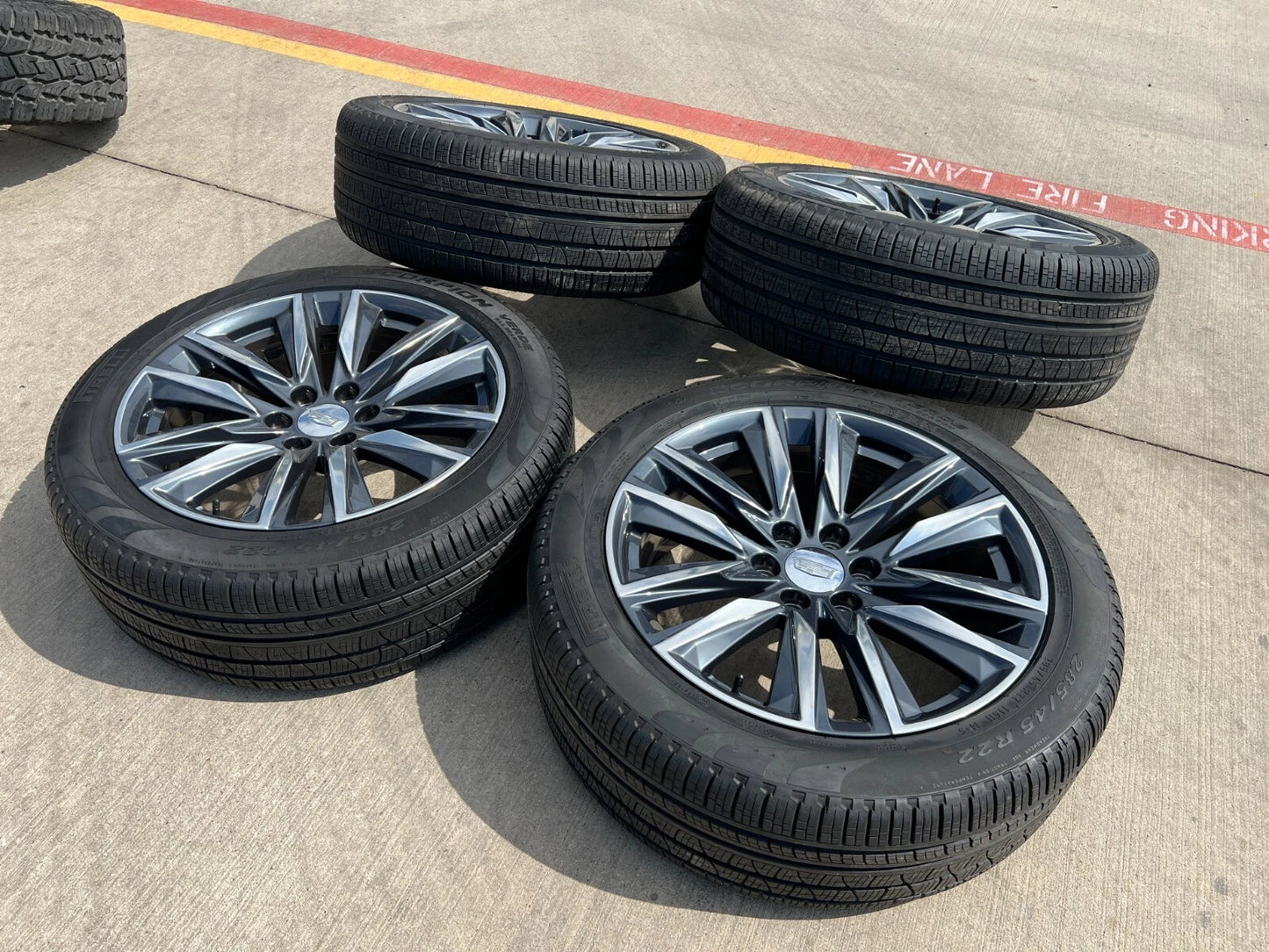 22" Cadillac OEM wheels rims GMC Sierra Escalade 95028 tires PIRELLI NEW