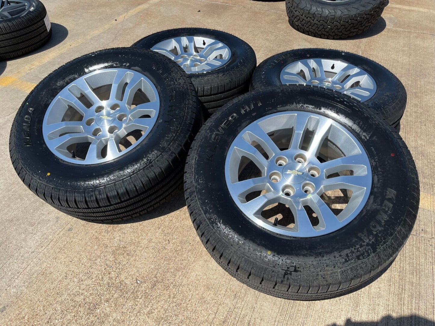 18" Chevy Tahoe Suburban Z71 OEM 5646 wheels rims tires Silverado 1500