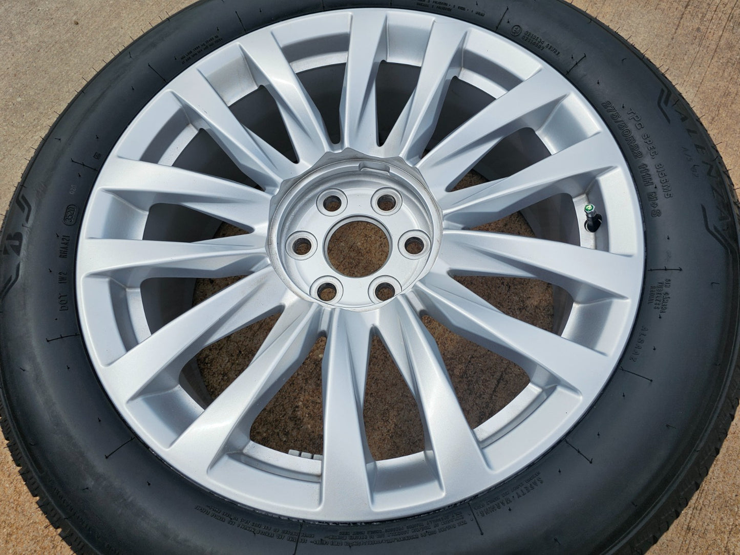 (1) 22" Cadillac Escalade Platinum OEM wheel rims Silver 95026 tire Spare