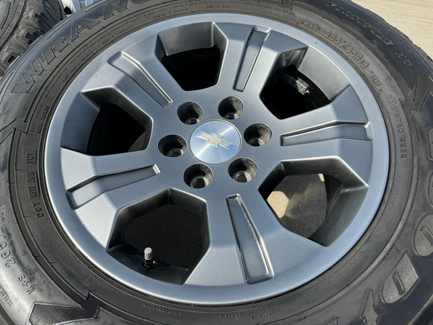 18" Chevy Tahoe Suburban GRAY Z71 OEM 5647 5753 wheels tires Silverado 1500