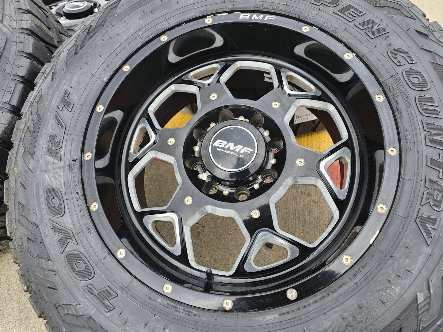 20x12 Moto Metal MO985 Chevy Dodge Ram 2500 3500 wheels rims 8x165 8x6.5 37"