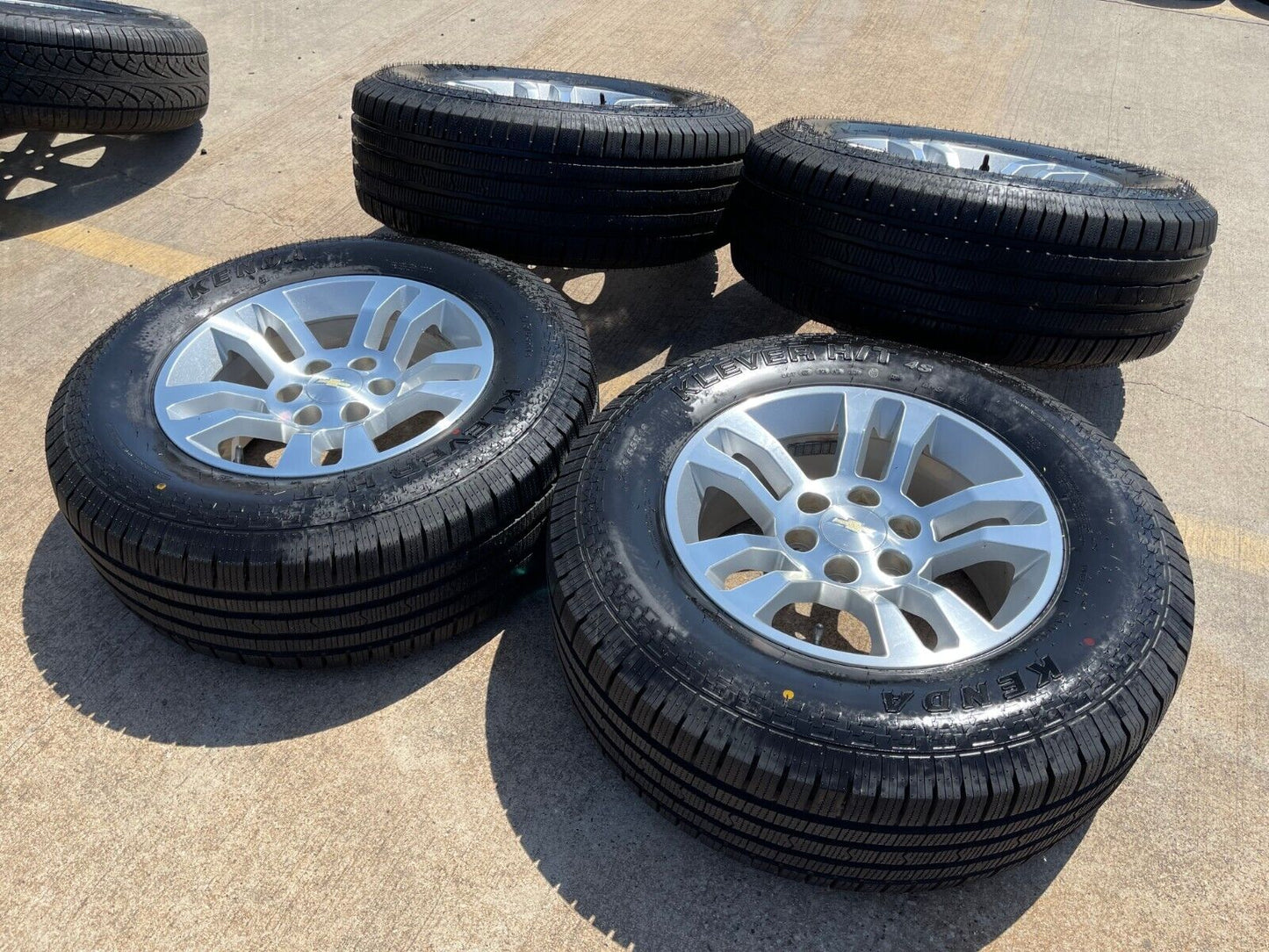 18" Chevy Tahoe Suburban Z71 OEM 5646 wheels rims tires Silverado 1500