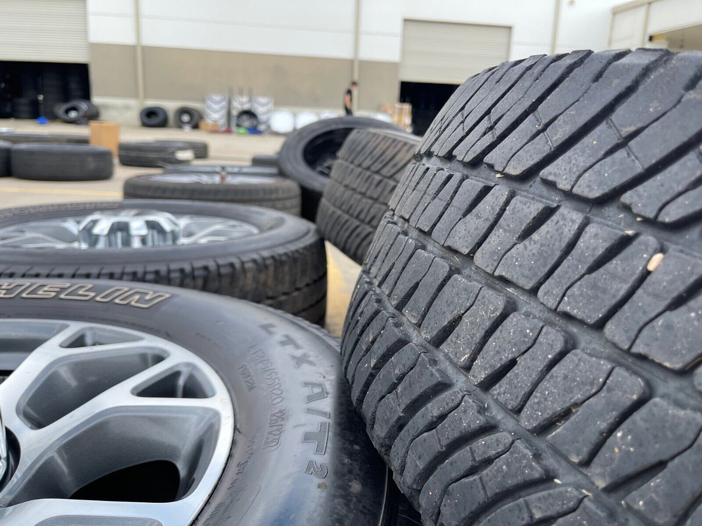 20" Ford F-250 F-350 OEM Lariat wheels rims 10292 tires MICHELIN