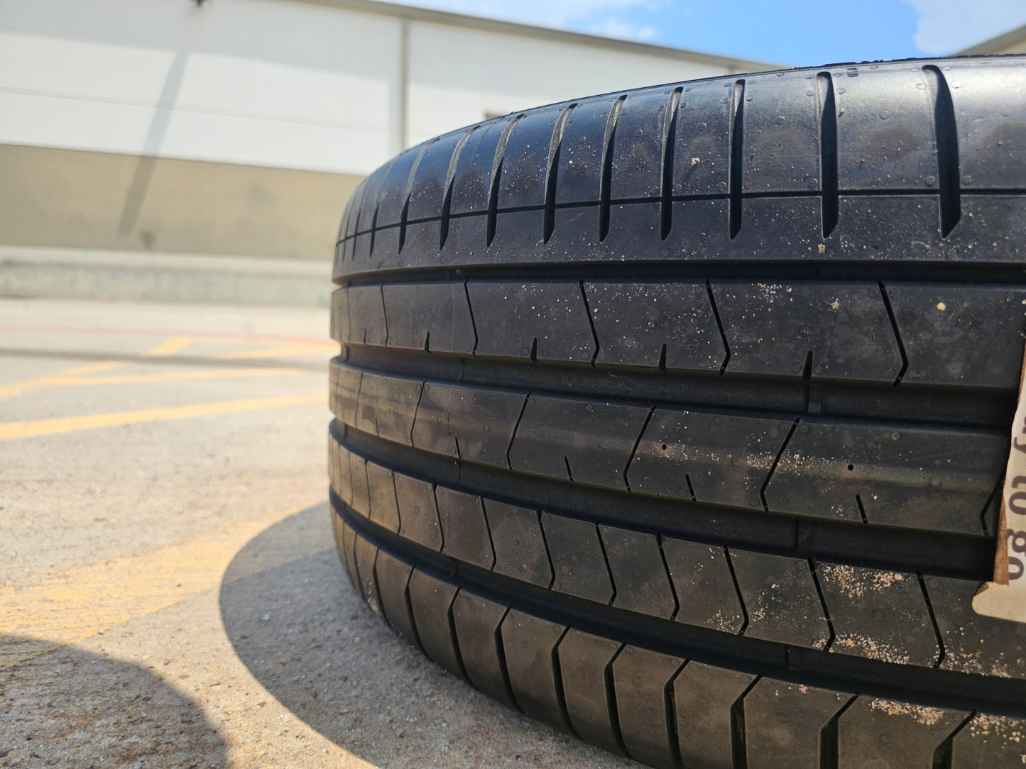 (1) 265/35/21 Pirelli P Zero tire Elect LM1 NEW take off!