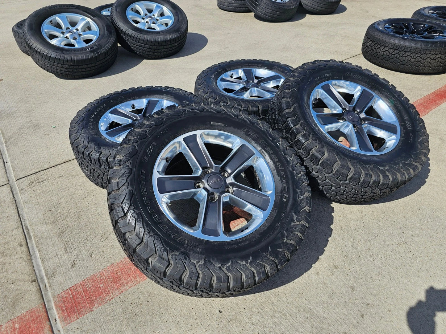 18" Jeep Wrangler Sahara Rubicon OEM 9221 9255 wheels rims BFG 33"