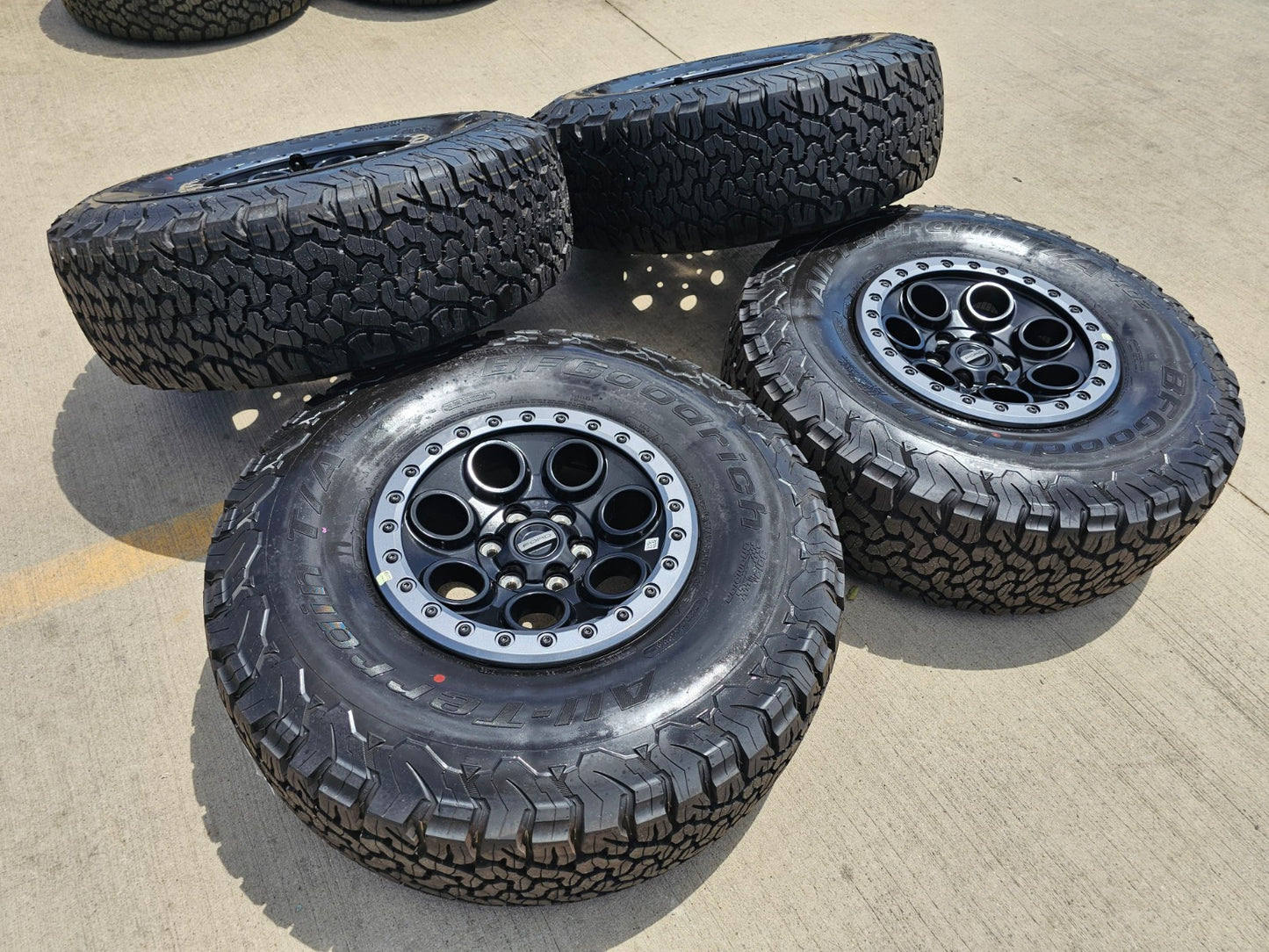 17" Ford F-150 Raptor OEM BEADLOCK rims wheels BFG KO2 37" tires NEW