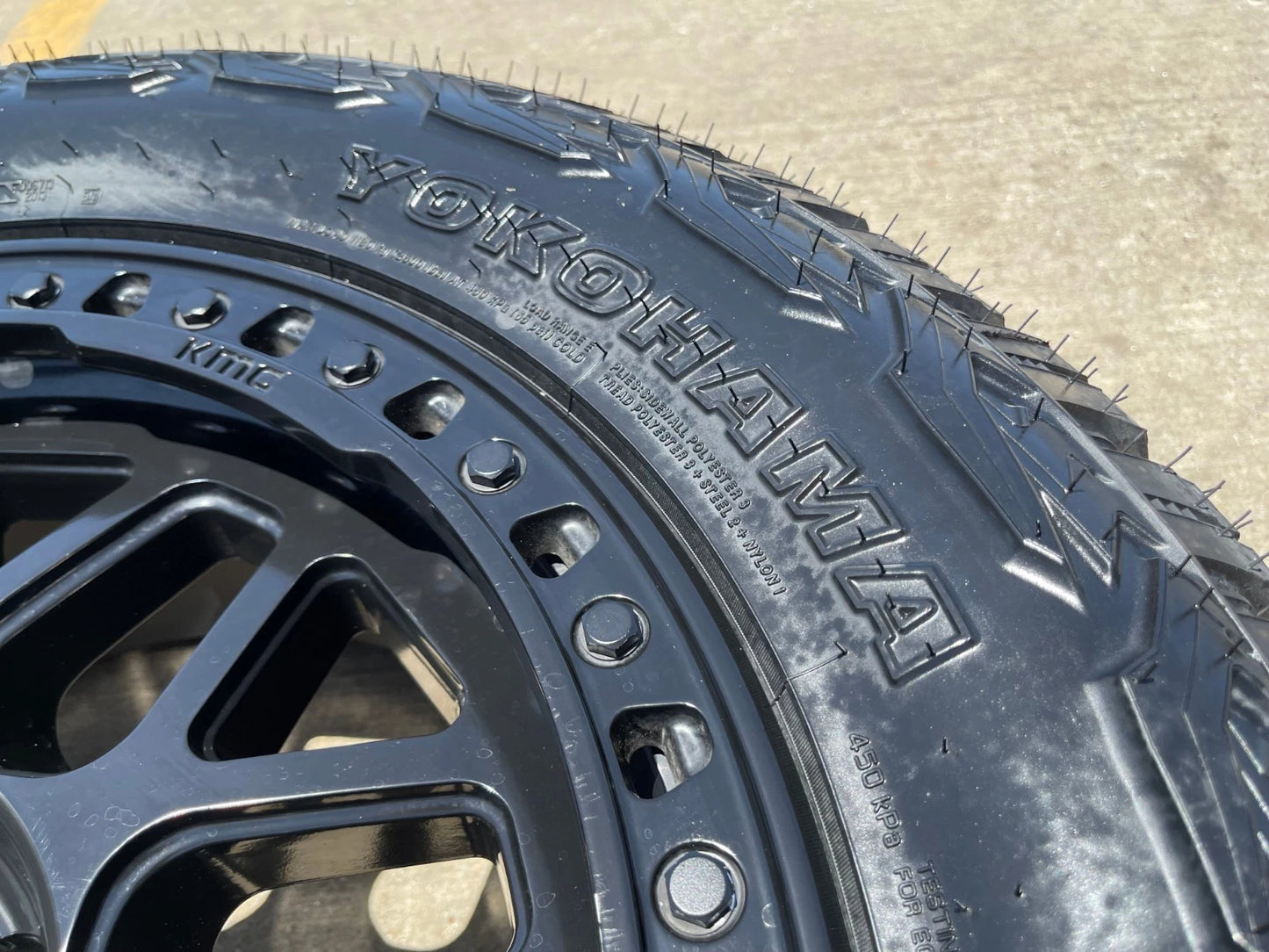 20x9 20" KMC KM549 Ford Expedition F-150 6x135 wheels rims tires 33" NEW