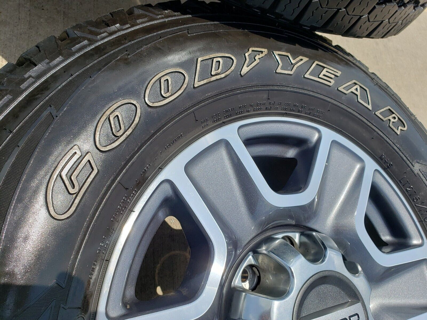 18" Ford F-250 F-350 Lariat FX-4 OEM gray wheels 10298 A/T tires