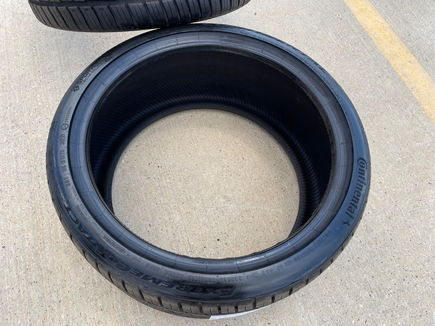 (1) 275/30/19 Continental Extreme Contact DWS06 96Y XL M+S 275/30R19 tire