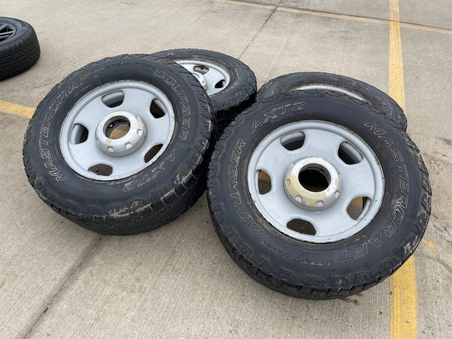 (1) 18" Ford F-250 F-350 OEM 3601 steel spare wheel rim tire