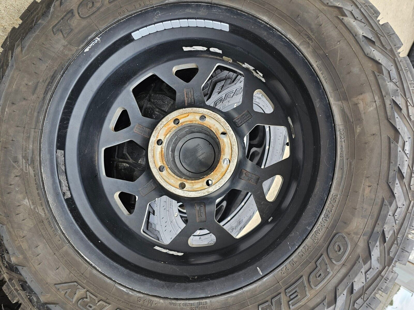 20x12 Moto Metal MO985 Chevy Dodge Ram 2500 3500 wheels rims 8x165 8x6.5 37"