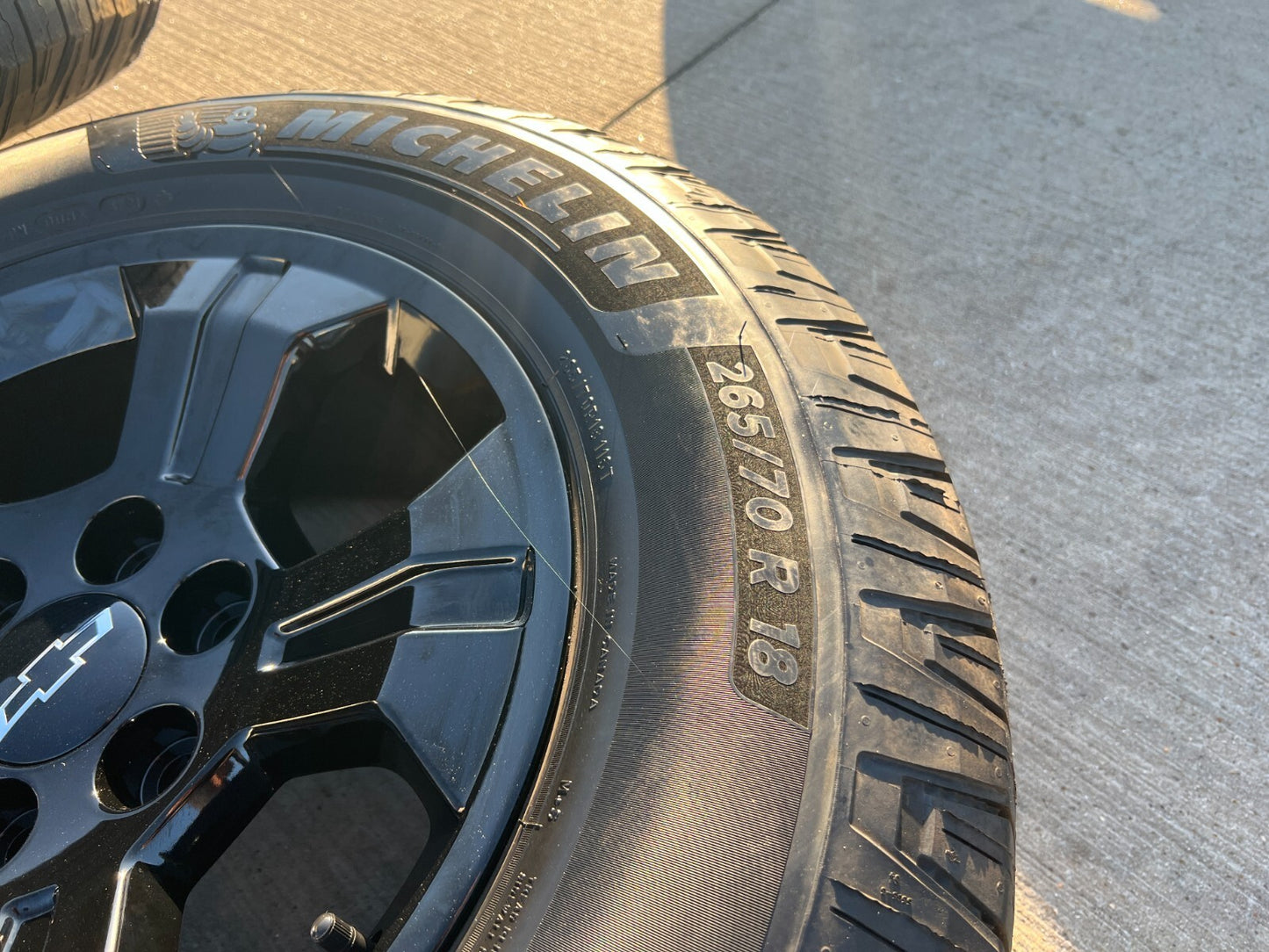 18" Chevy Tahoe Suburban Z71 OEM 5647 5753 wheels tires Silverado MICHELIN NEW