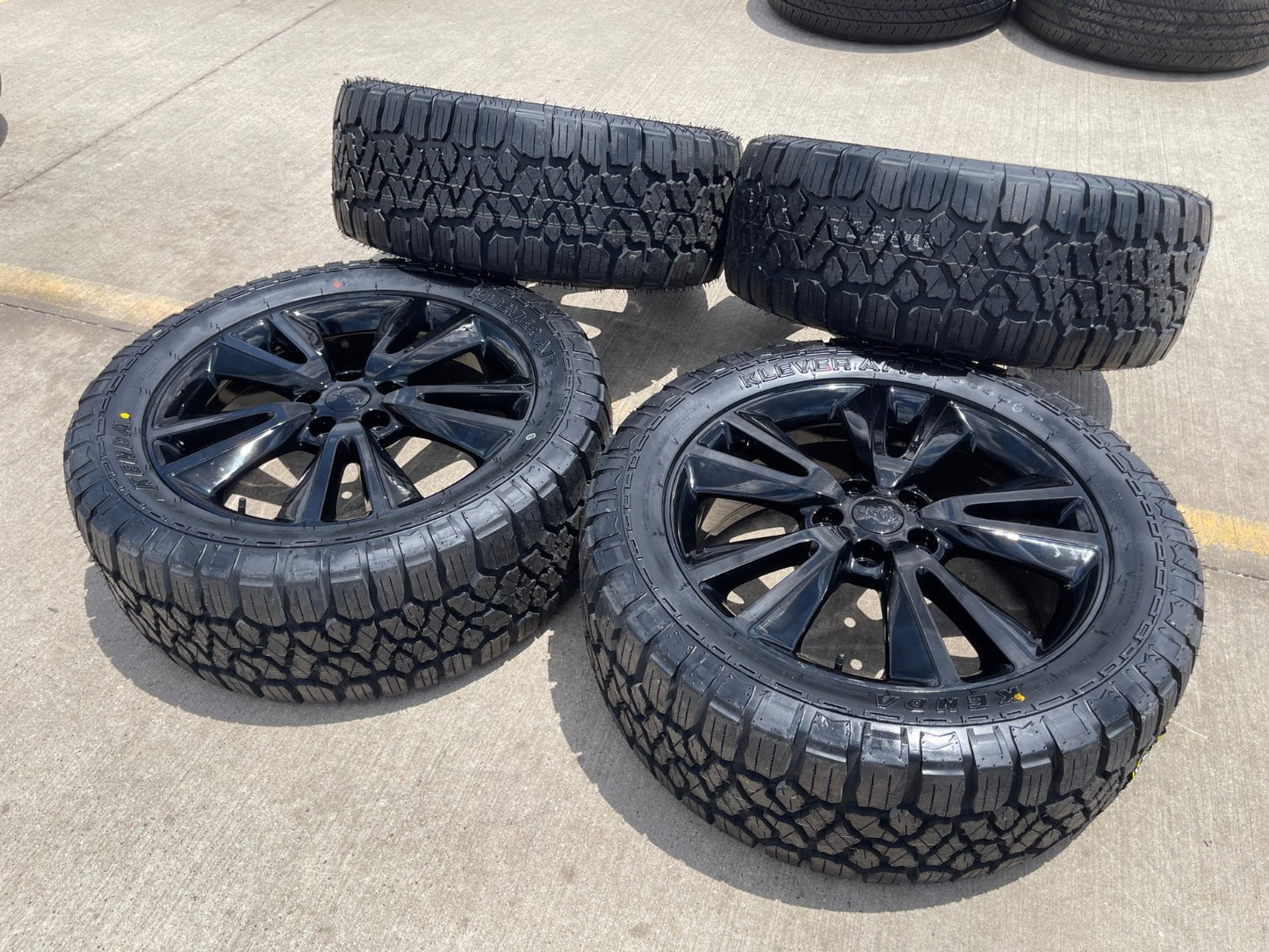 20" Jeep Grand Cherokee L OEM wheels rims 2393 KENDA tires NEW
