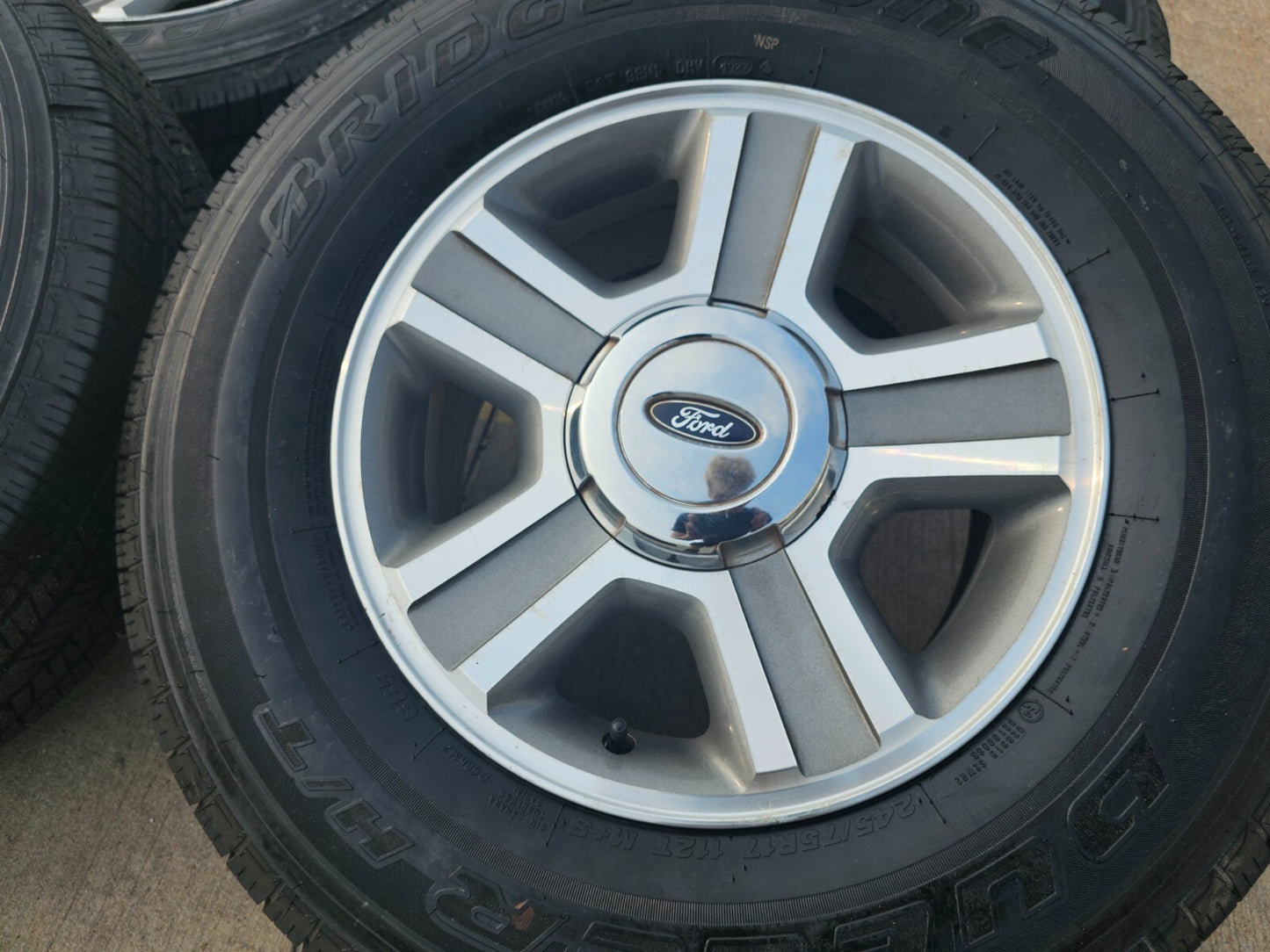 17" Ford F-150 Expedition OEM 3554 rims wheels tires BRIDGESTONE