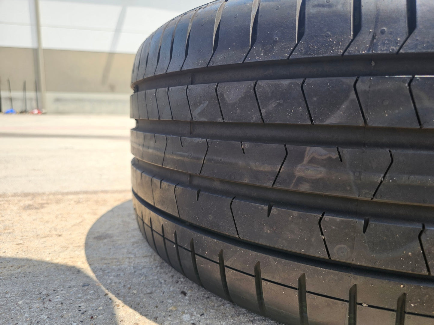 (1) 265/35/21 Pirelli P Zero tire Elect LM1 NEW take off!