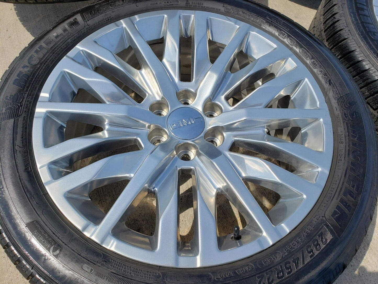 22" GMC Sierra Yukon DENALI Silverado OEM 5921 wheels rims tires