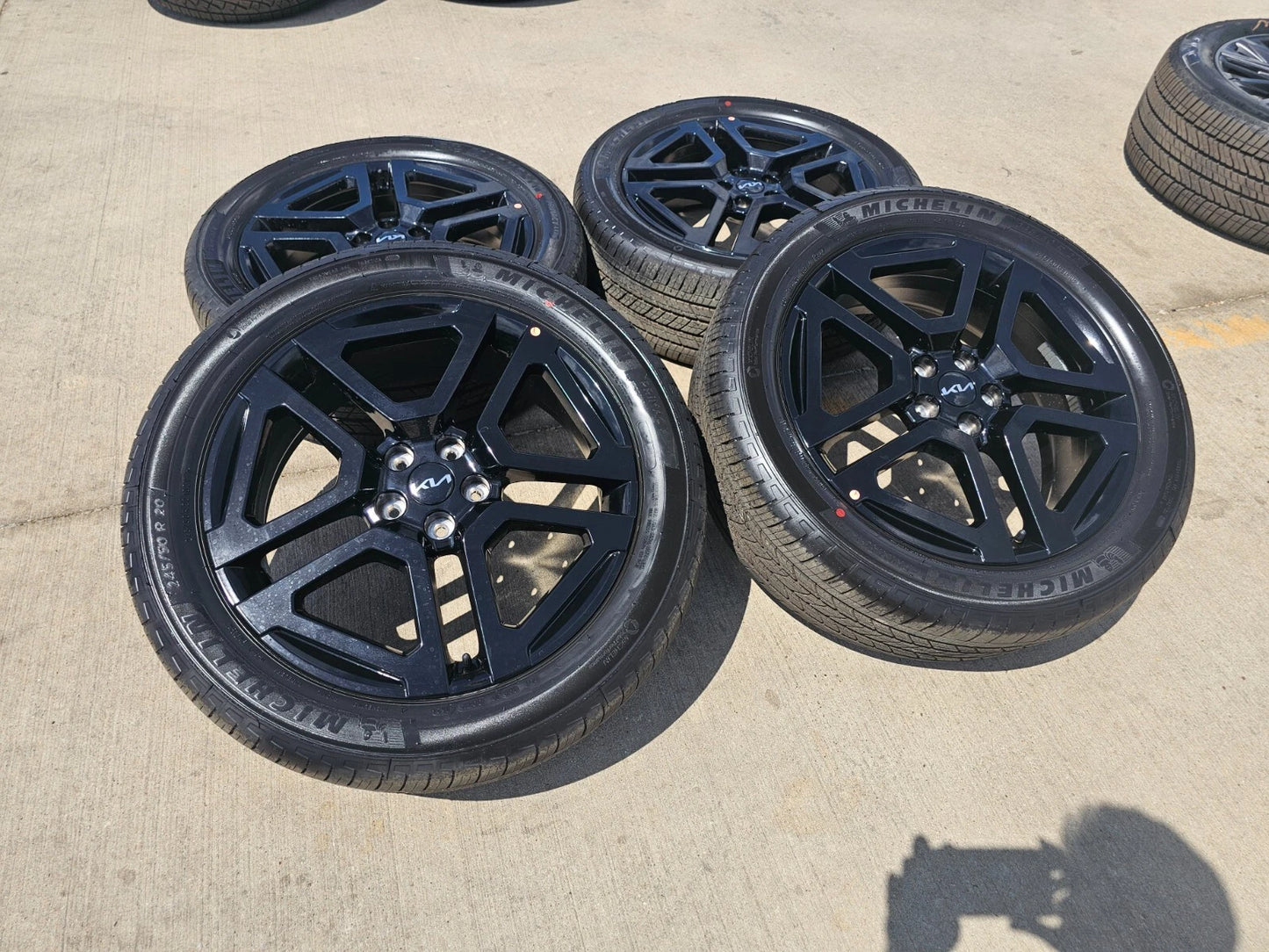 20" Kia Telluride Prestige X-PRO OEM wheels rims 74721 Sedona 2023 2024 2025 NEW