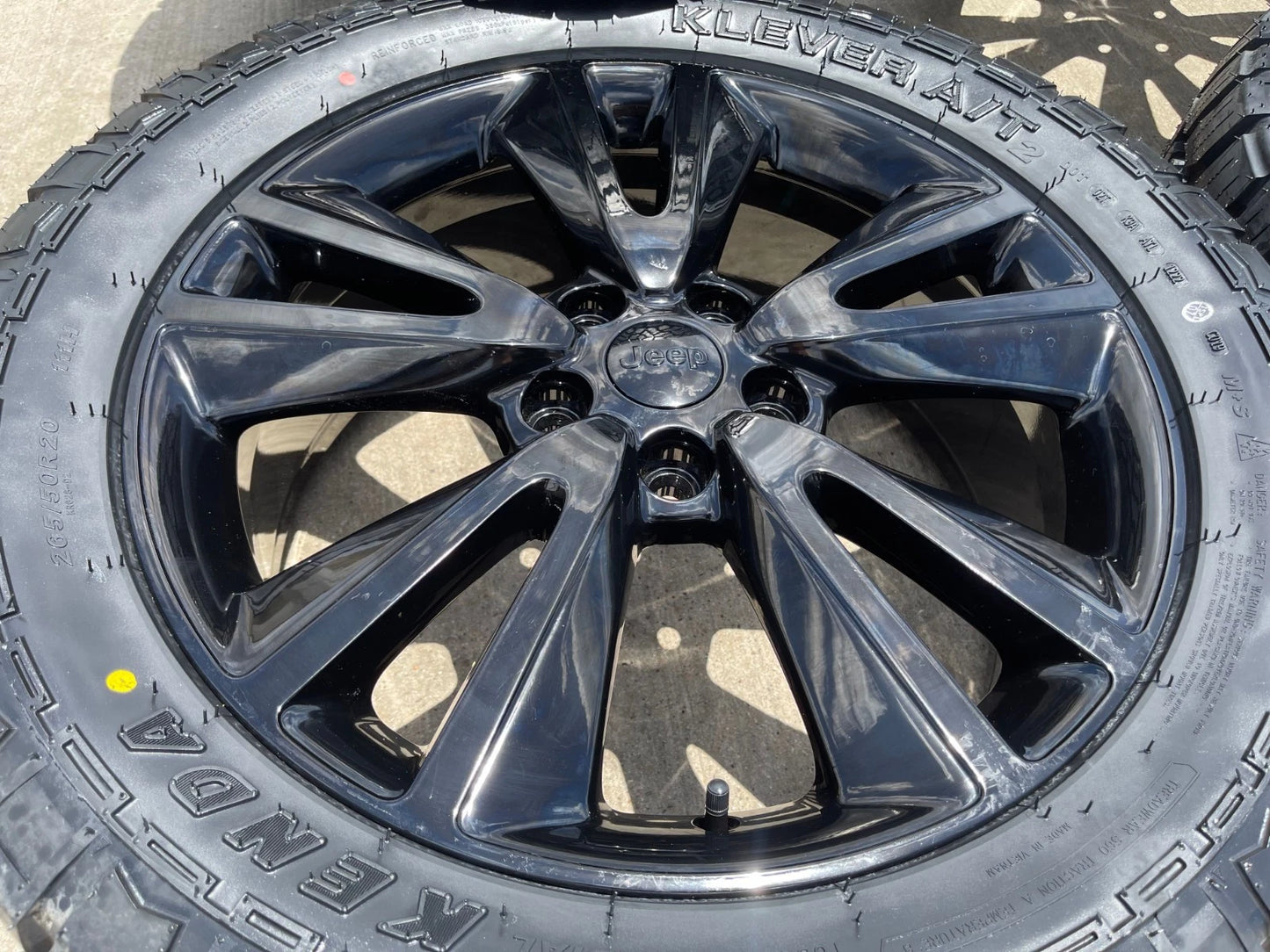 20" Jeep Grand Cherokee L OEM wheels rims 2393 KENDA tires NEW