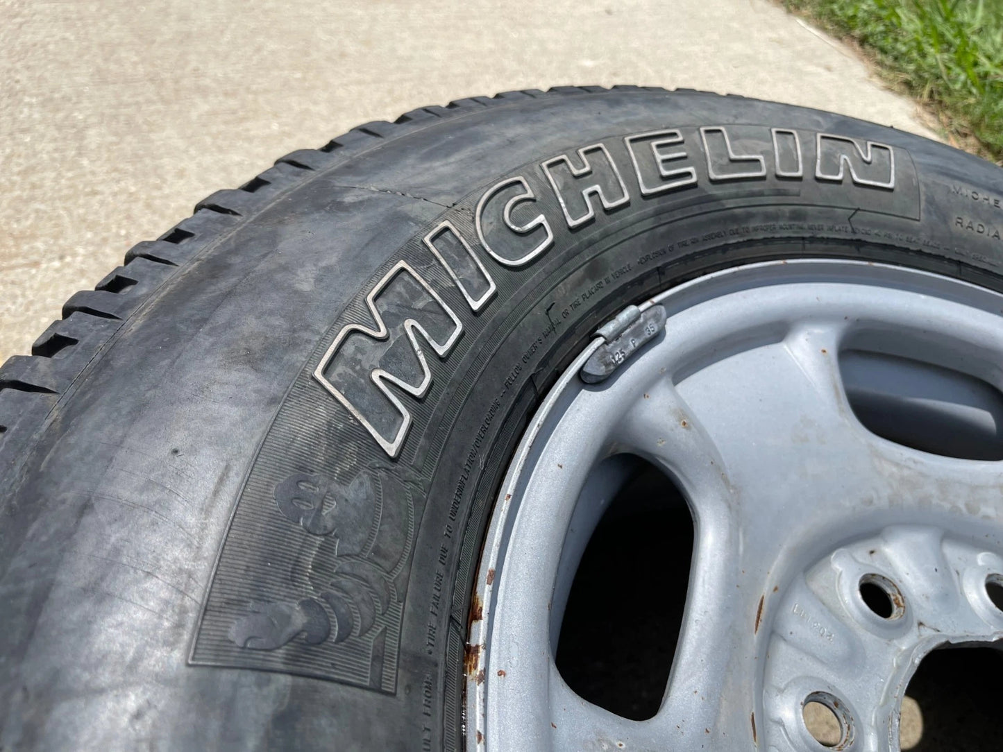 17" Chevy Silverado GMC Sierra 2500 OEM 8095 wheel rim MICHELIN LTX A/T2