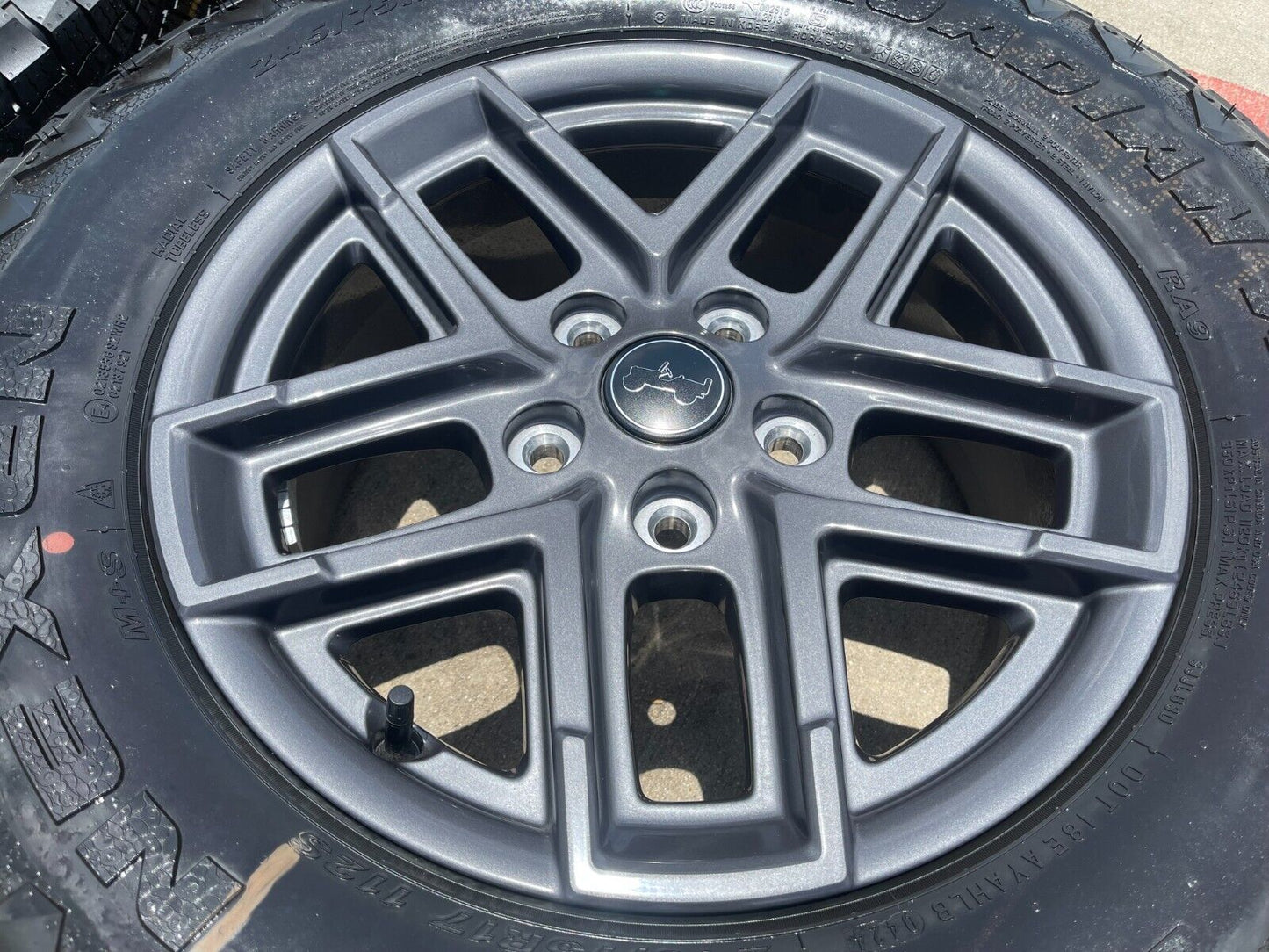 17" Jeep Wrangler Rubicon Sport S OEM wheels rims 51649 Gladiator 2024 2025 NEW