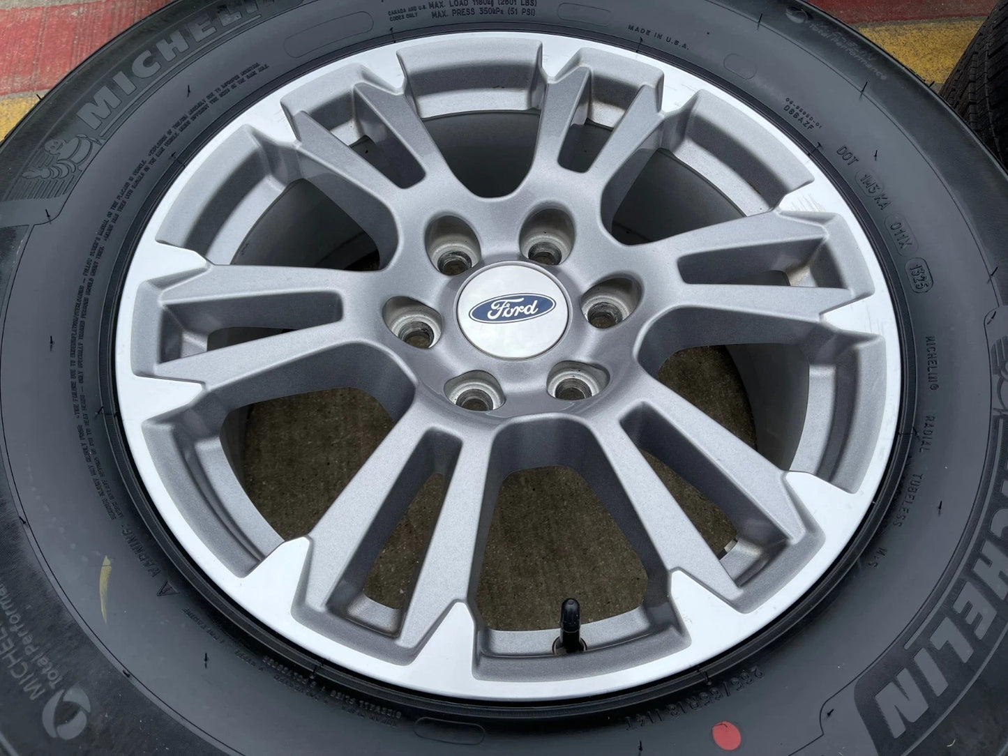 18" Ford F-150 Expedition OEM rims wheels 10001 tires NEW MICHELIN