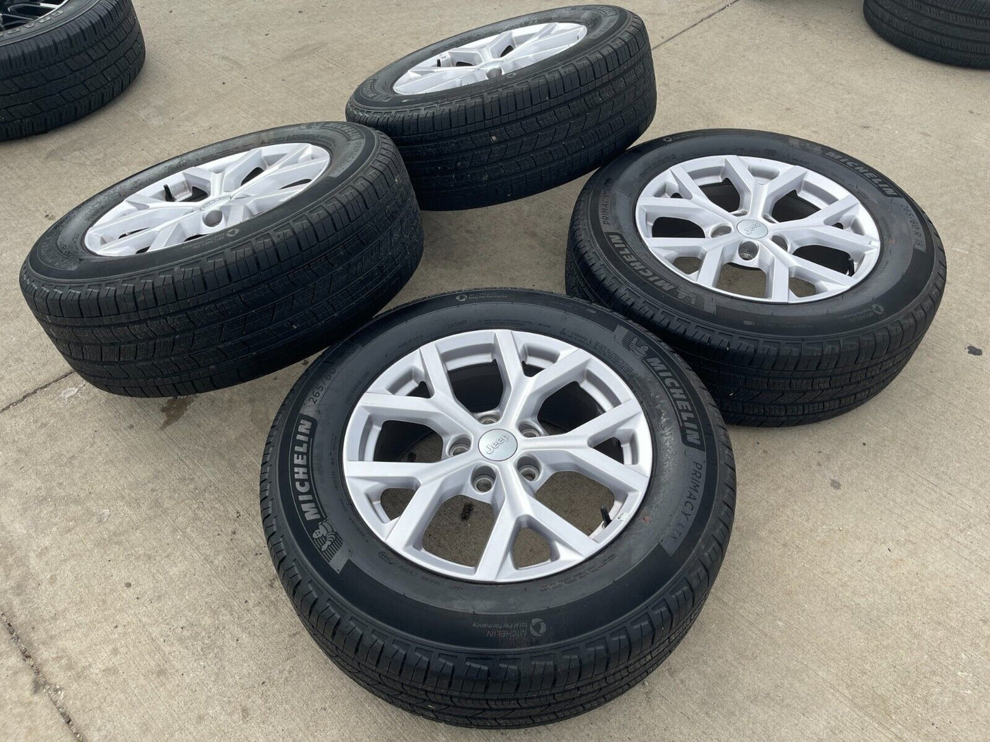 18" Jeep Grand Cherokee L OEM wheels rims 95198 Durango tires MICHELIN