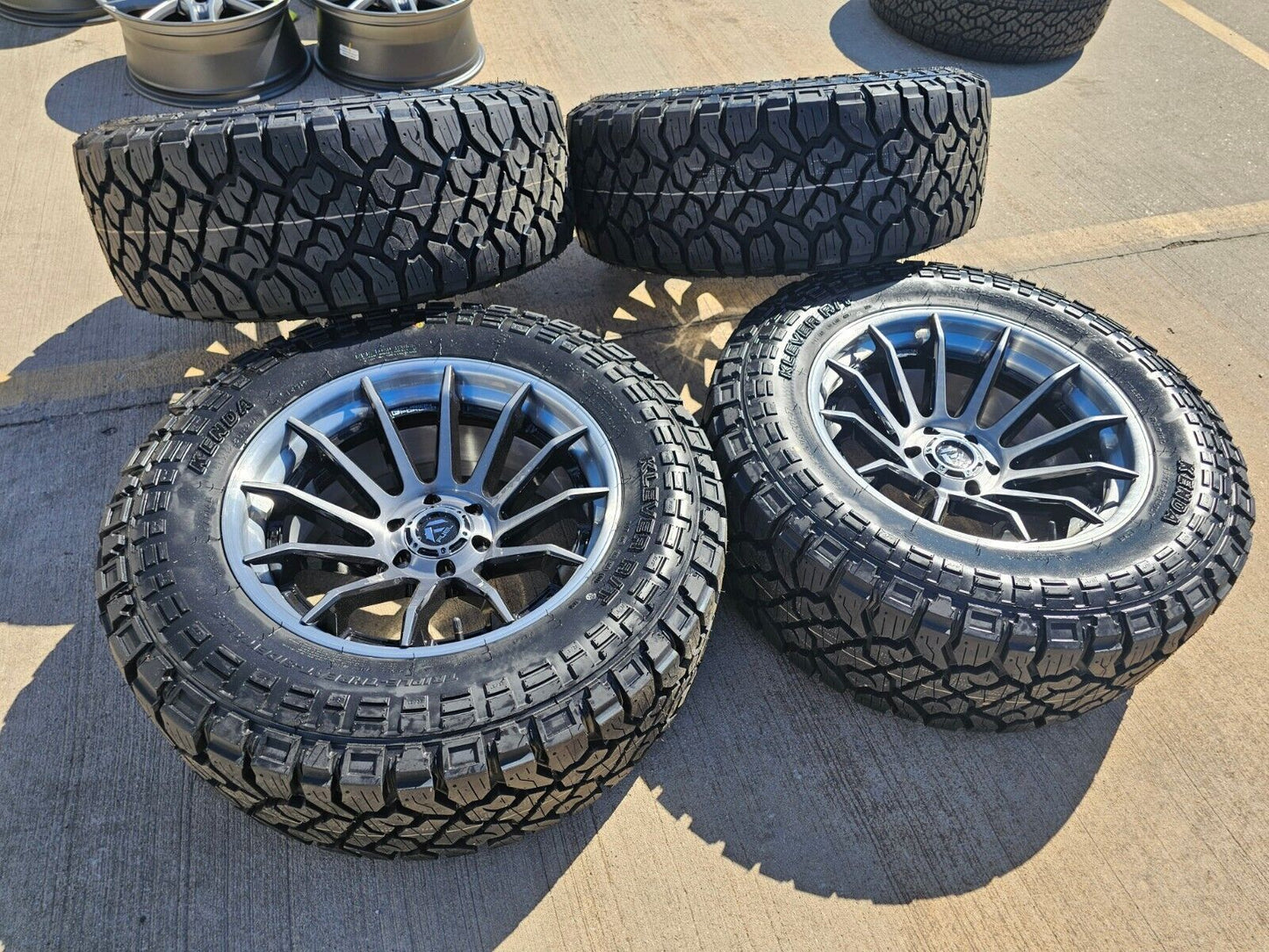 20x10 20" FUEL BURN FC403 Ford Expedition F-150 6x135 wheels rims tires 35" NEW!
