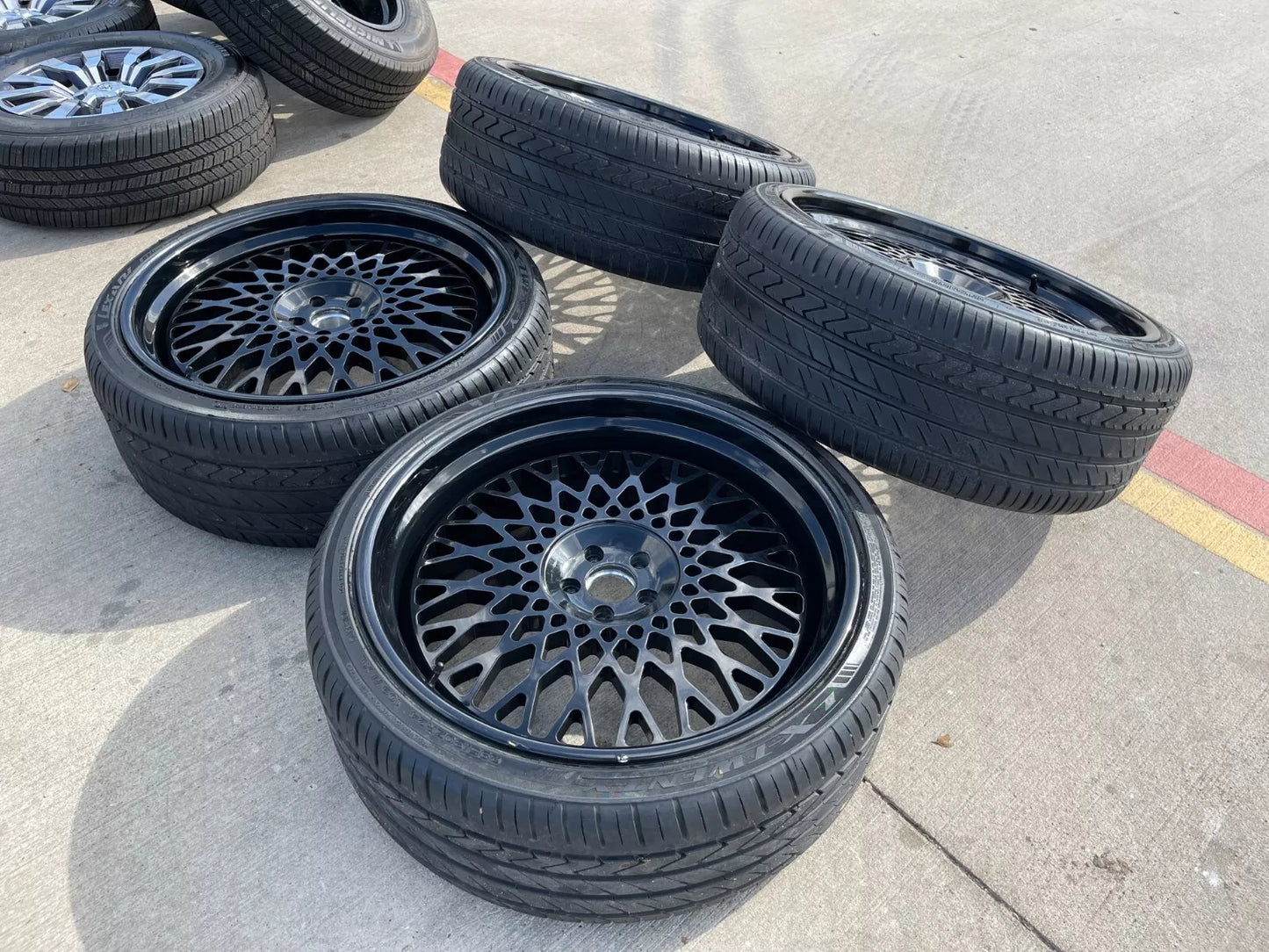 24x9 FORGIATO Rolls Royce Cullinan Phantom wheels rims tires black 5x112