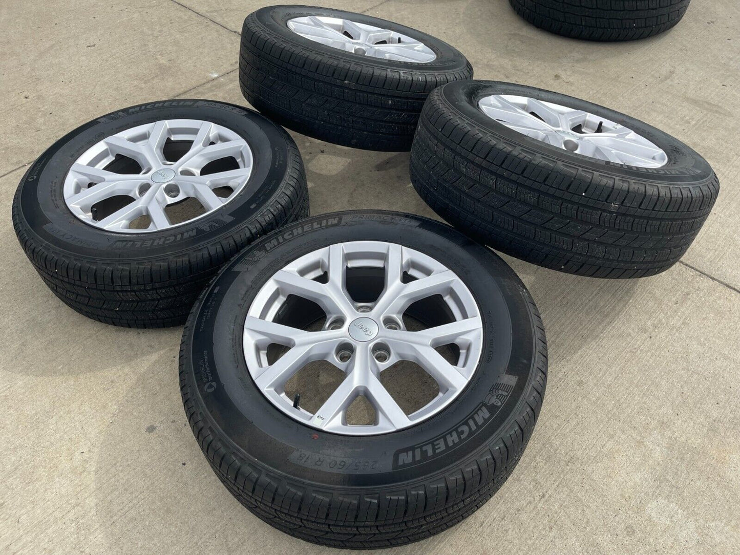 18" Jeep Grand Cherokee L OEM wheels rims 95198 Durango tires MICHELIN