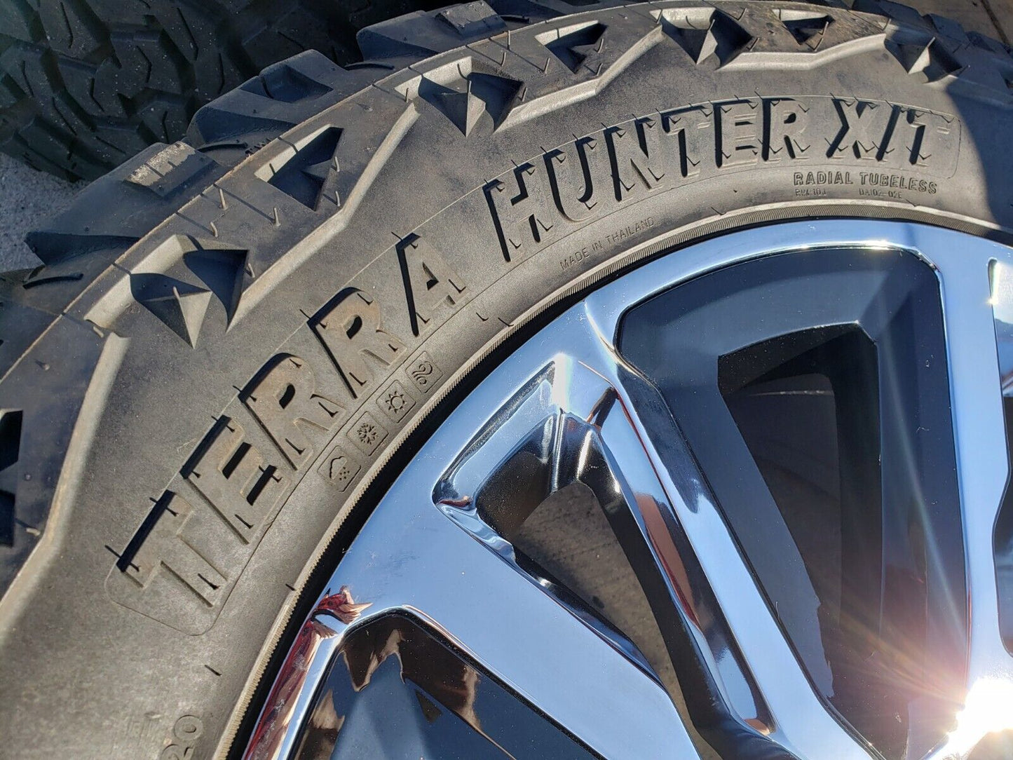 22" Chevy Tahoe Suburban OEM Replica 5907 5901 wheels rims Silverado 35" tires